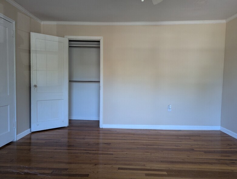 Building Photo - 527 Savannah Hwy