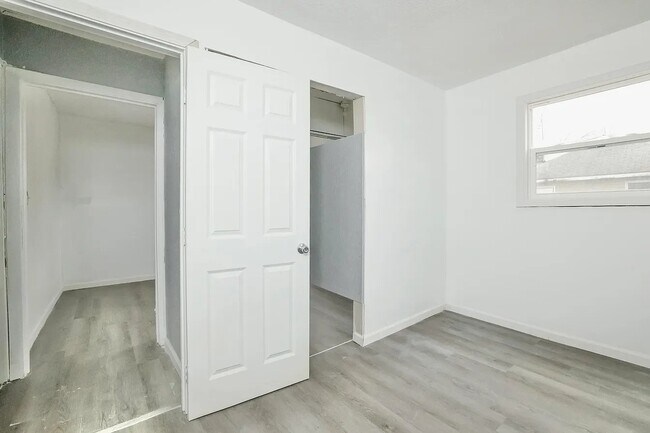 Building Photo - 305 Bass Ave