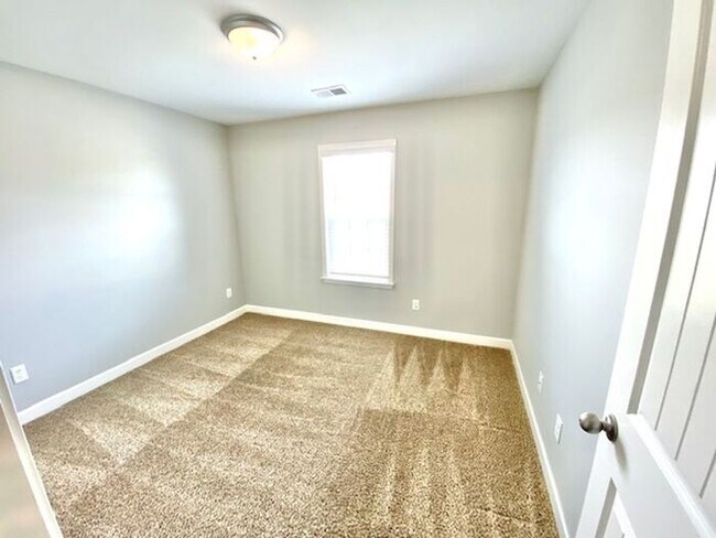 Building Photo - Now Availalbe In Horn Lake @ Nicole Place, 4-Bedroom 3 Bath Home