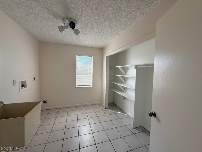 Building Photo - 1912 SE 8th Ave