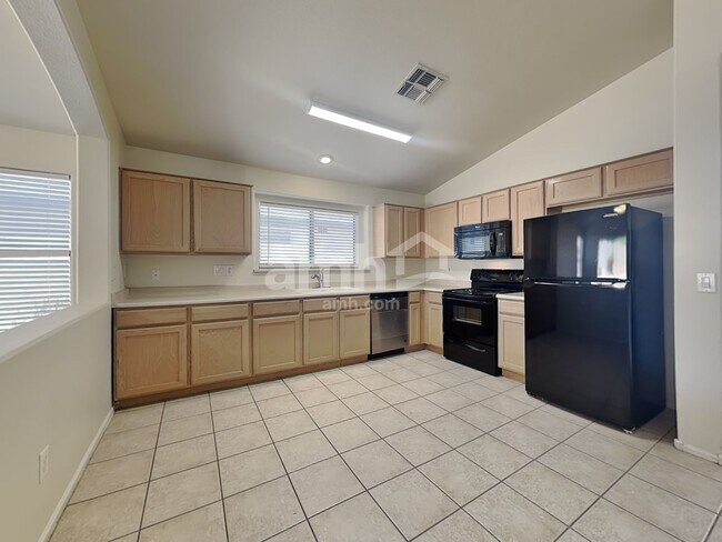 Building Photo - 11436 E Pronghorn Ave