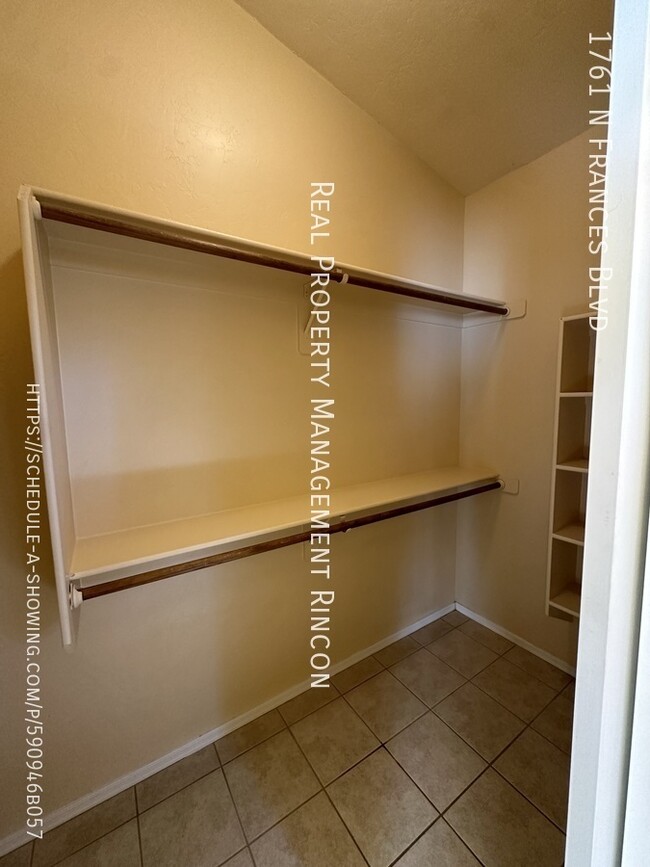 Building Photo - Upgraded 3 bed 2 bath - Central