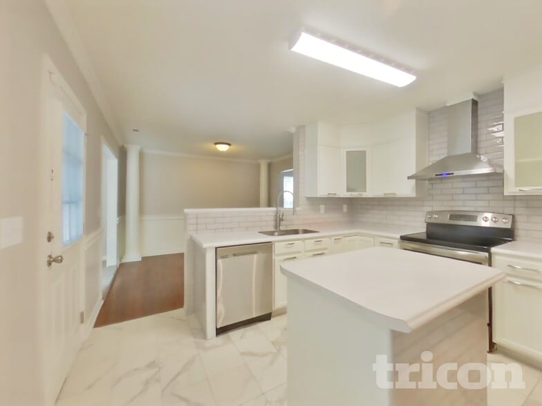 Building Photo - 636 Sadler Glen Dr
