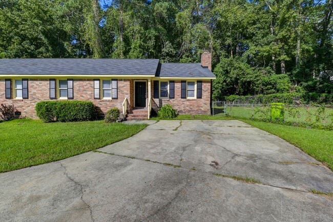 Building Photo - Beautifully Renovated 3-Bedroom Home in Co...
