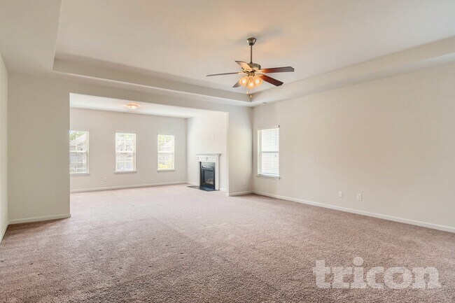 Building Photo - 136 Charolais Dr
