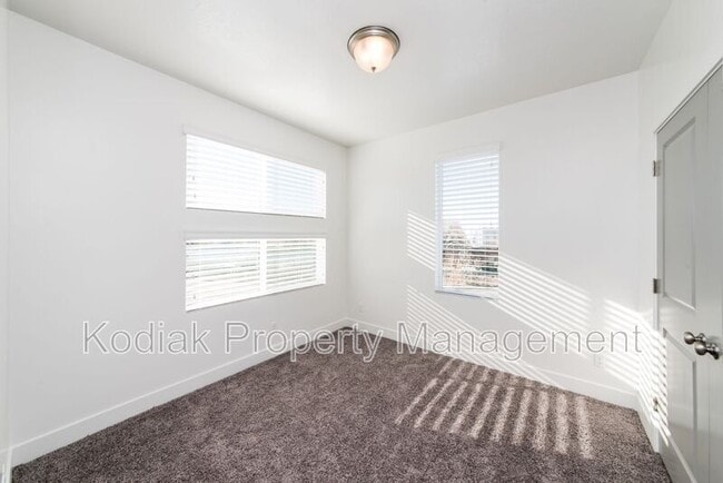 Building Photo - 875 Depot St