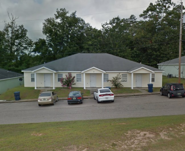 Primary Photo - CLOSE TO UNIVERSITY