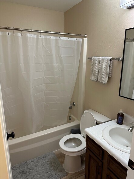 Building Photo - 910 11th Ave