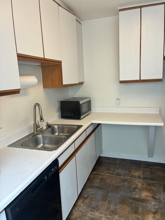 Building Photo - 3960 Haines St