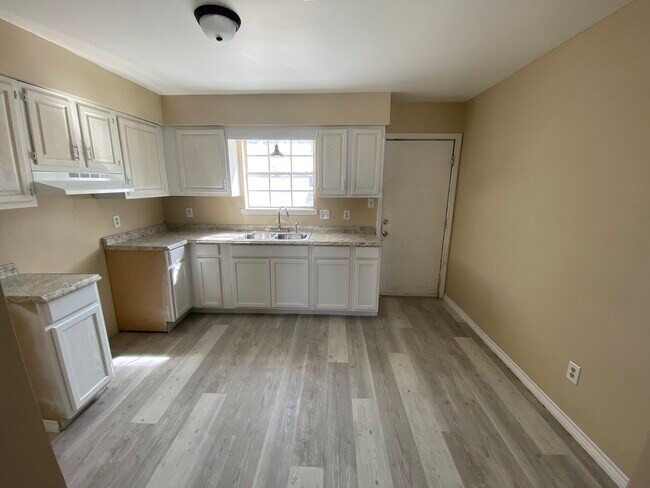 Building Photo - 2206 Bancroft Street, Unit 2