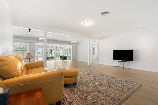 Building Photo - 3536 Belle Vista Dr E