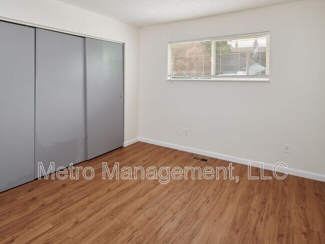 Building Photo - 4537 NE 82nd Ave