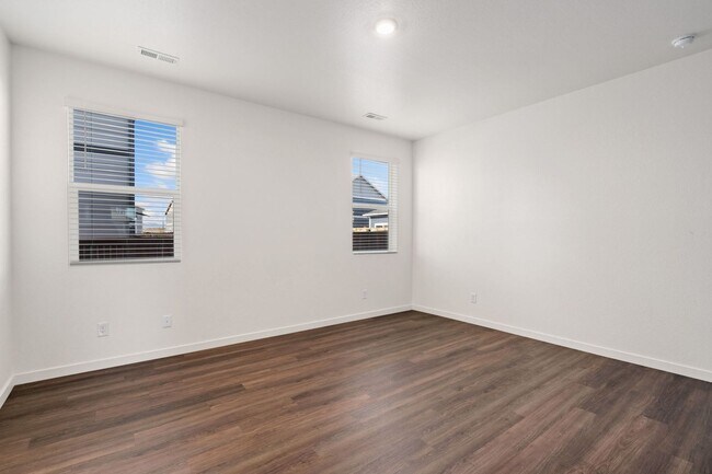 Building Photo - 5000 Alur St