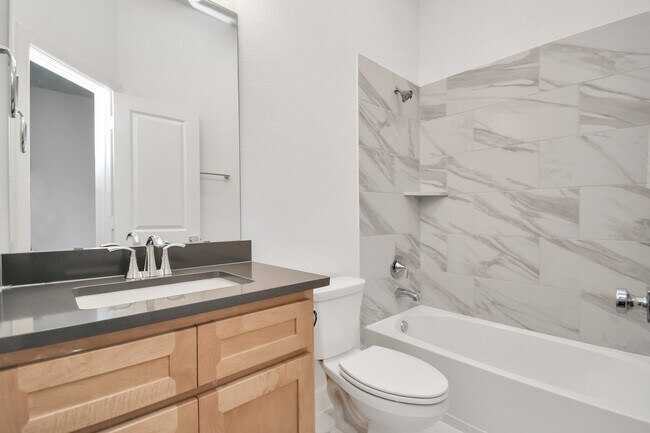 Building Photo - 211 Amaranth Wy