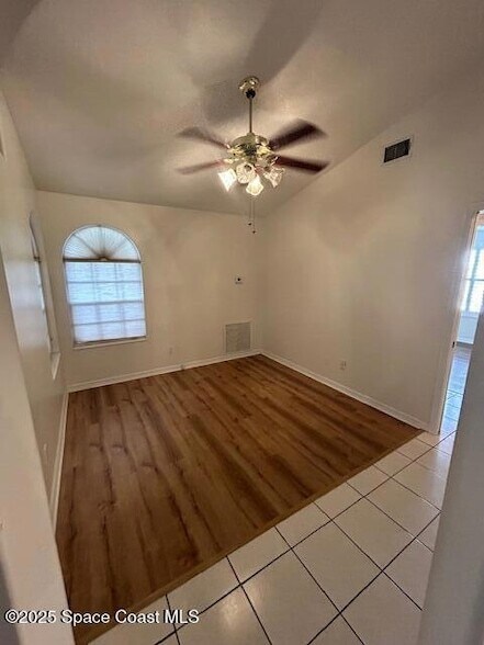 Building Photo - 973 Somerset Ln