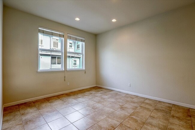 Building Photo - 1128 Campbell Ave
