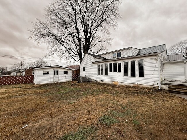 Building Photo - Spacious 5BR Home in the Heart of Old Hickory | Walkable + Convenient