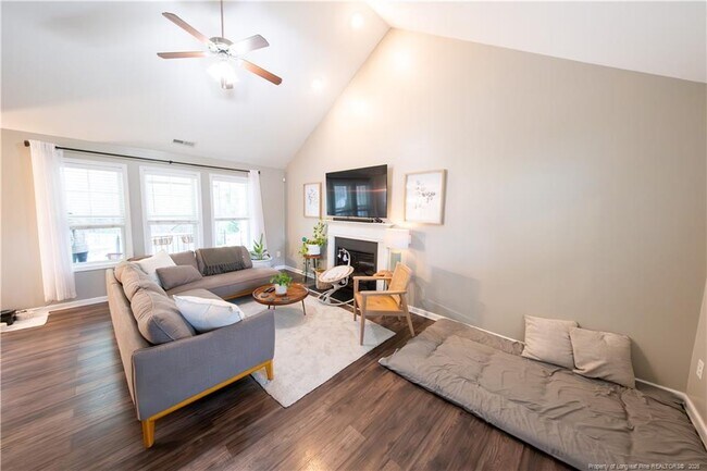 Building Photo - 622 Omaha Dr