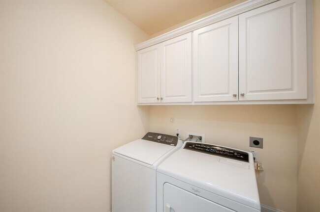 Building Photo - 5410 Alder Cir