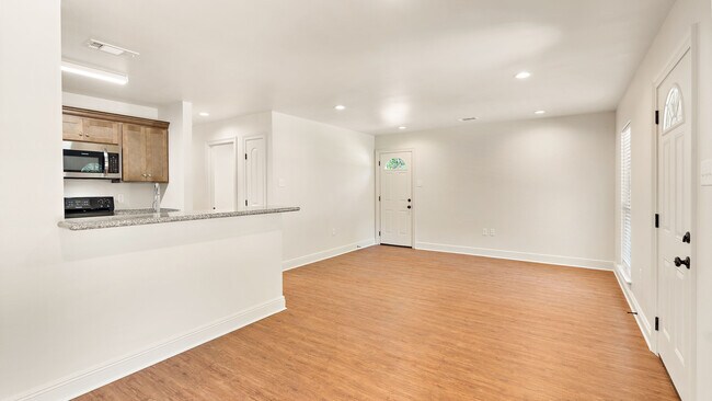 Building Photo - 41310 Brown Rd