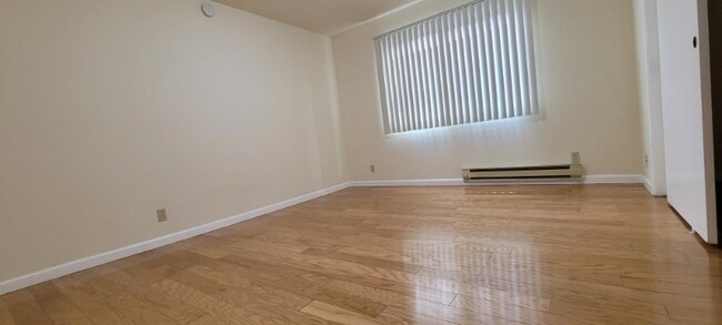 Building Photo - 301 Lenox Ave
