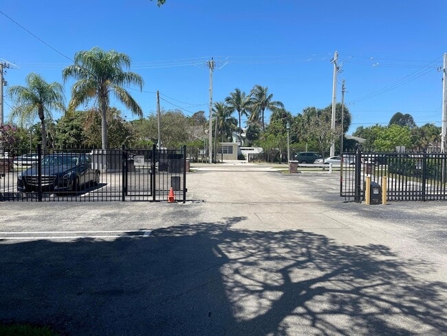 Building Photo - 4500 N Flagler Dr