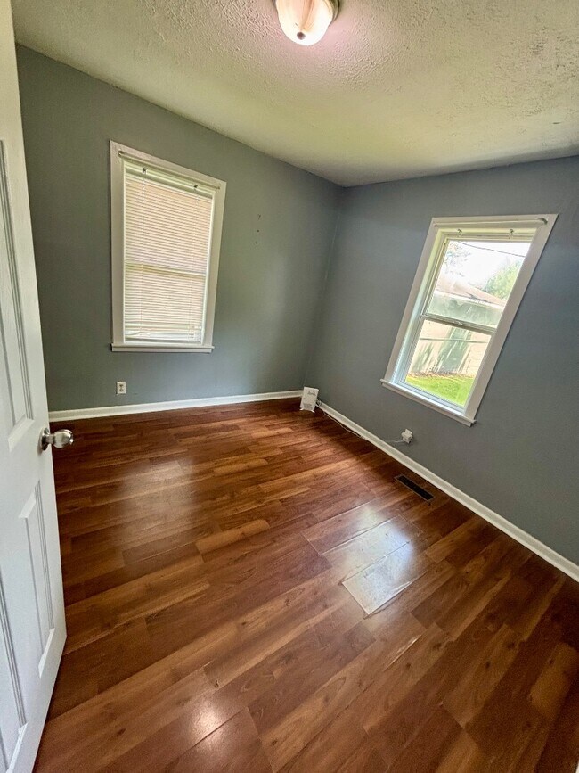 Building Photo - 116 Rogers St
