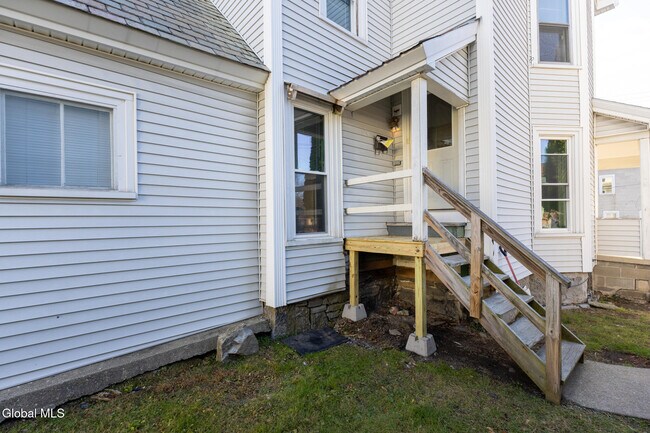 Building Photo - 104 Lawrence St