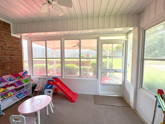 Building Photo - 462 Sandmore Shores Dr
