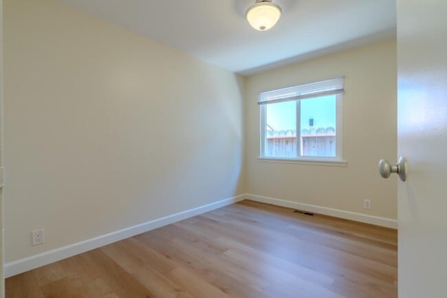 Building Photo - 1384 Rosita Rd