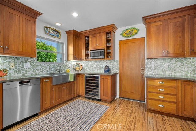 Building Photo - 330 Calle de Arboles