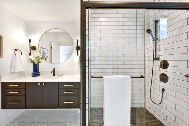 Building Photo - 2bd/1.5ba Seattle Condo