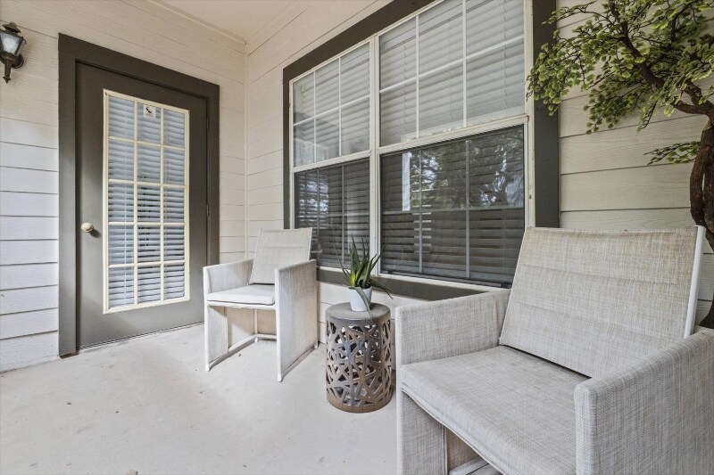 Building Photo - 18200 Blanco Springs