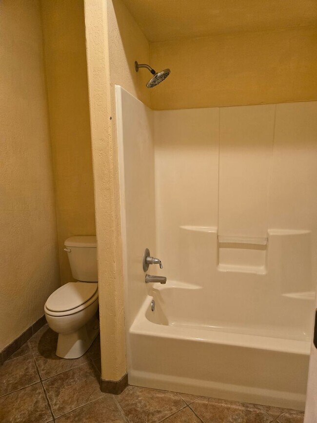 Building Photo - 4784 Cottonwood Rd