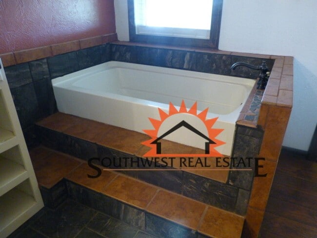 Building Photo - Country home with 3 bedroom 2 bathrooms