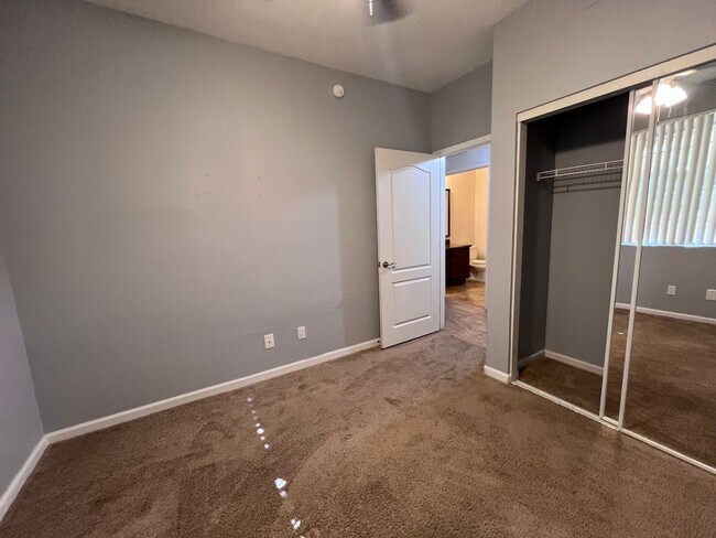Building Photo - Summerlin 3bd, 2 bath, 2 garage Condo