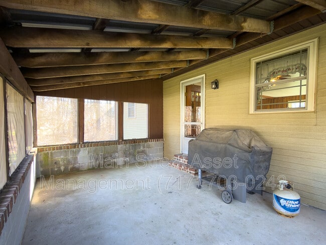 Building Photo - 735 Yellow Hill Rd