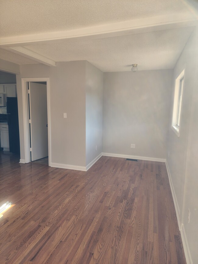 Building Photo - 3231 Dorian Rd