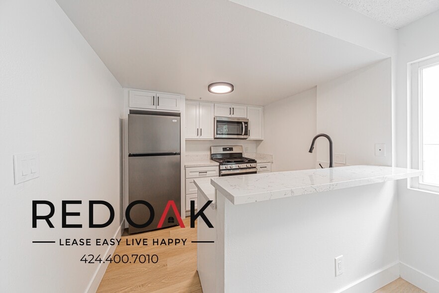 Building Photo - 13910 Sayre St