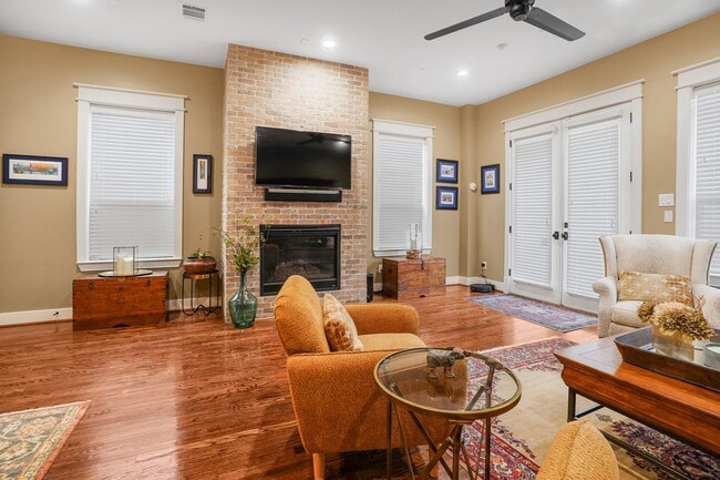 Building Photo - 508 W Polk St