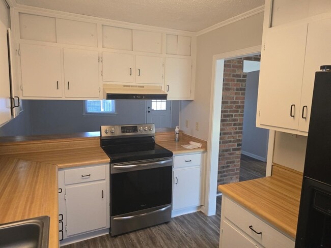 Building Photo - 815 Valley Springs Dr
