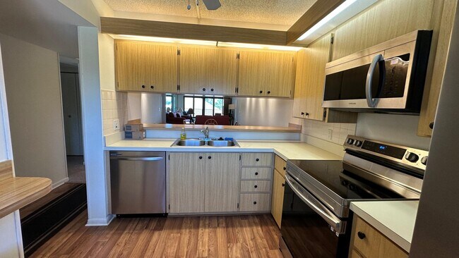 Building Photo - 1201 Seafarer Cir