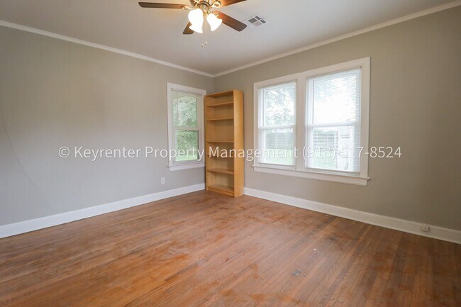 Building Photo - Beautifully Redone 1 Bedroom Duplex! Available for Immediate Move in!