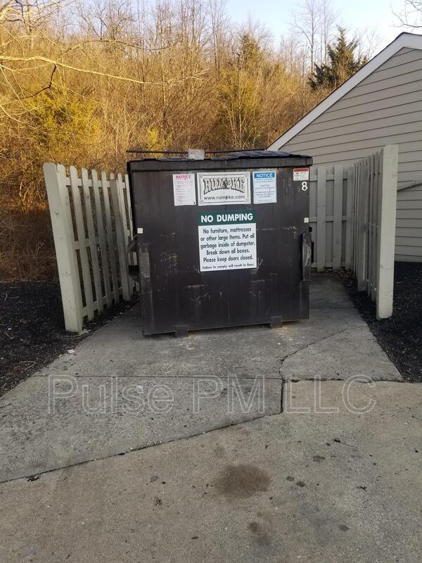 Building Photo - 440 Lakeview Dr