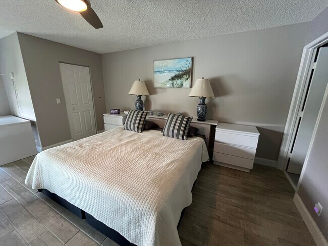 Building Photo - 7340 Amberly Ln