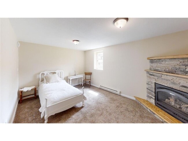 Building Photo - 1209 Lewis Ave SW