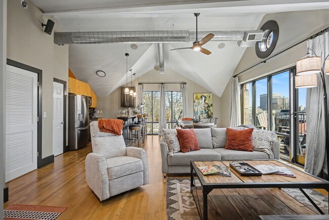 Building Photo - 261 S Limestone