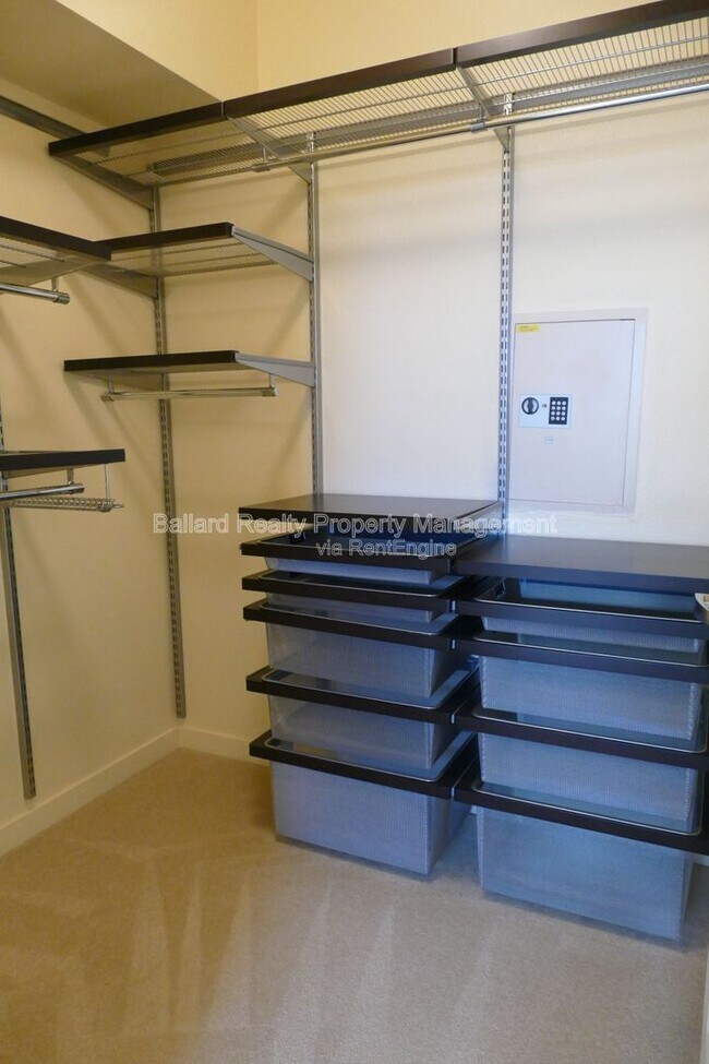 Building Photo - 5450 Leary Ave NW