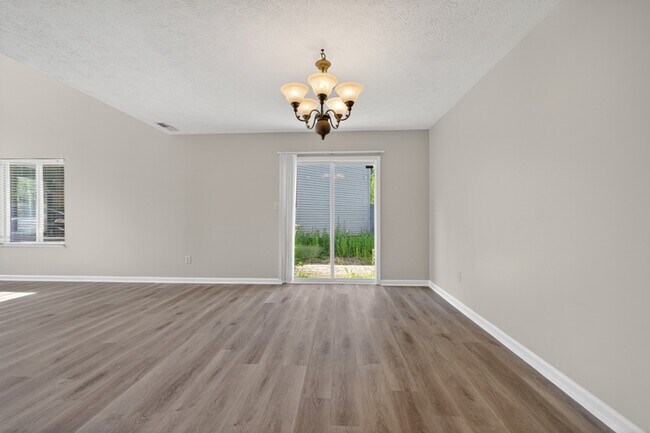Building Photo - Light-Filled Fishers Home with Fenced Yard