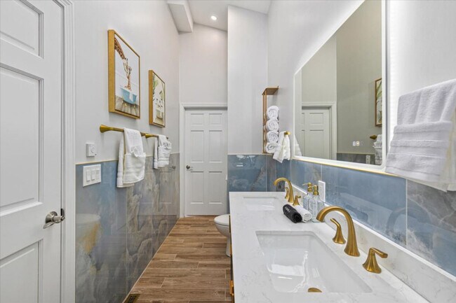 Building Photo - 17 Cedar Terrace